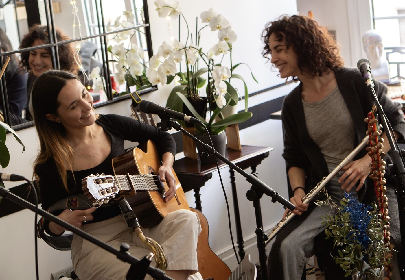 Three women performing at Casa Corah